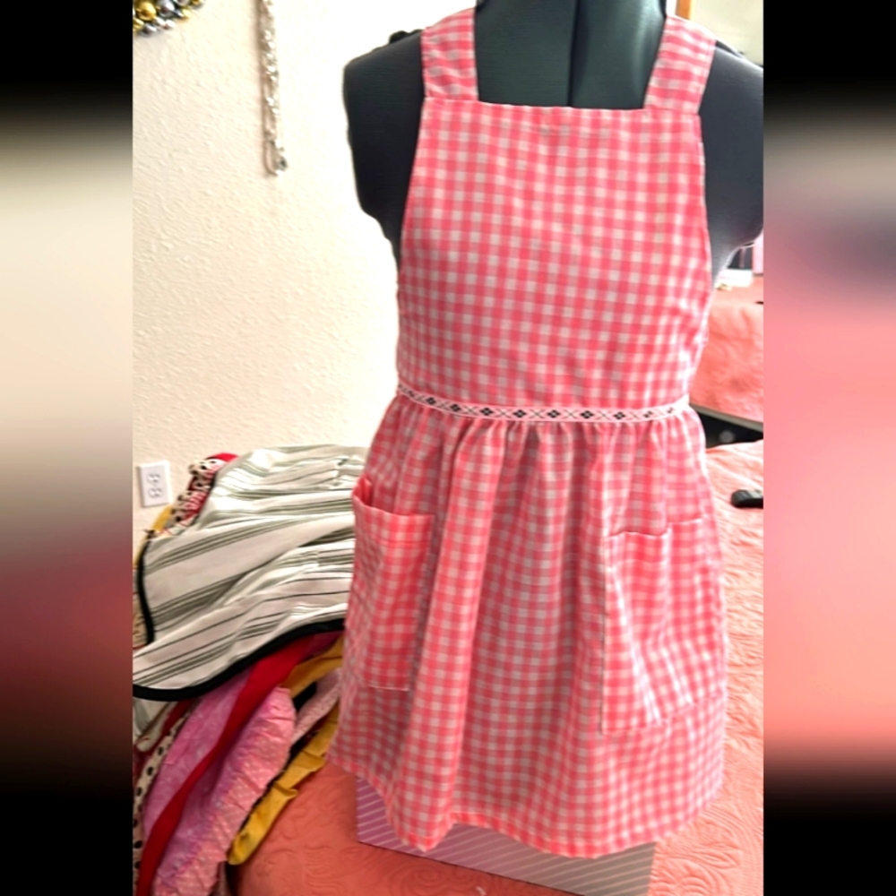 Apron girl's
